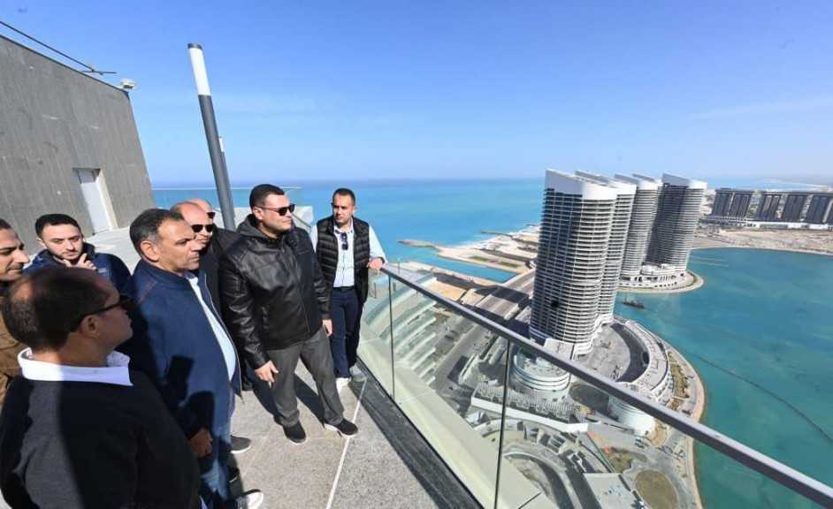 وزير الإسكان يتفقد كمباوند مزارين وبرج LD06 أحد الأبراج الشاطئية بمدينة العلمين الجديدة