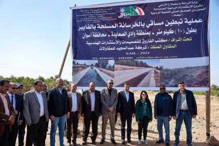 وزيرا الزراعة والتعاون الدولي بصحبة محافظ أسوان لتفقد المصرف الزراعي بوادي الصعايدة بالتعاون مع «الإيفاد»