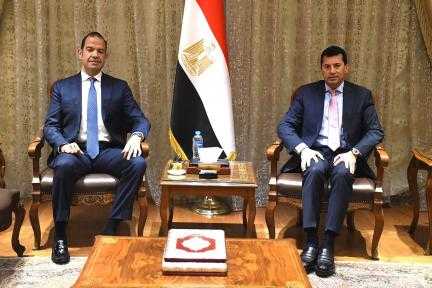 وزير الشباب والرياضة يبحث مع رئيس شركة استادات ونائب رئيس الشركة المتحدة للرياضة دعم الاتحادات والتعاون المشترك