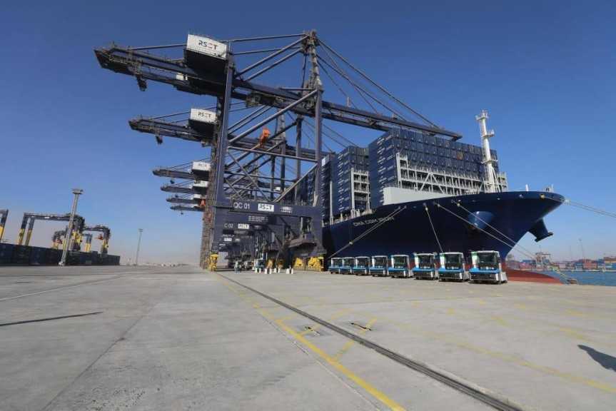 بدء التشغيل التجاري لمحطة البحر الأحمر لتداول الحاويات بميناء السخنة