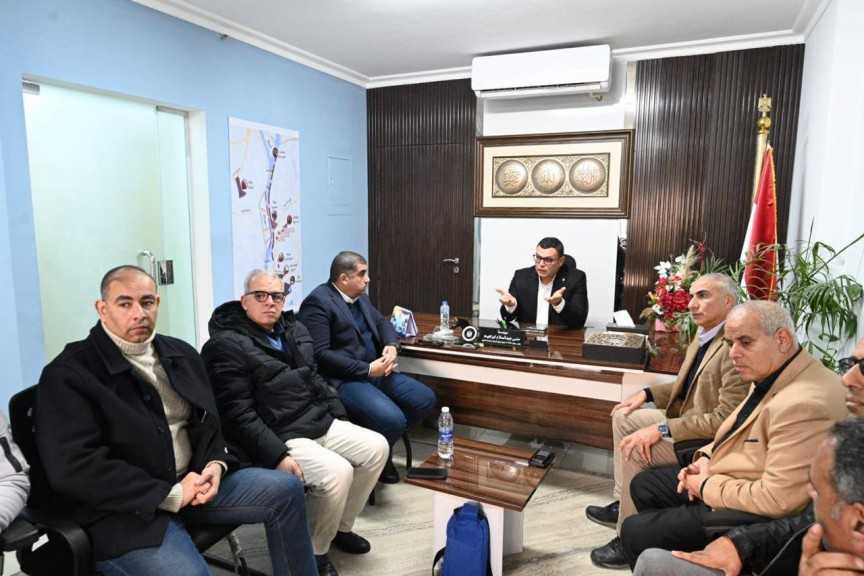 وزير الإسكان يتابع موقف تنفيذ مشروعات تطوير منطقة مثلث ماسبيرو وسور مجرى العيون وحديقة الأزبكية ونادي السلاح