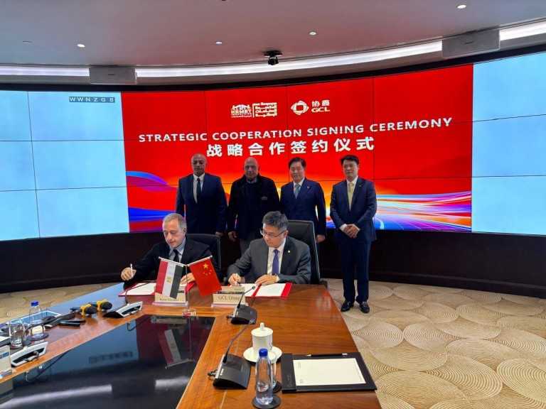 كيميت المصرية ومجموعة سوتشو ويتشنغ الصينية يوقعان اتفاق لتوطين صناعة الخلايا الشمسية والوحدات الكهروضوئية