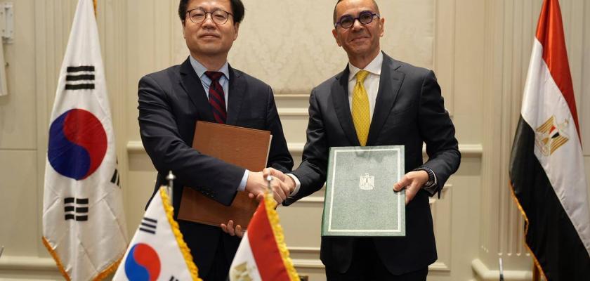 وزير التجارة الخارجية ونظيره الكوري الجنوبي يوقعان بيانًا بشأن اتفاقية الشراكة الاقتصادية بين البلدين