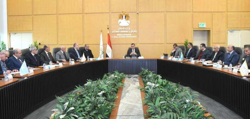 وزير الإسكان يتابع مستجدات منطقة الأعمال المركزية بالعاصمة الجديدة.. وأبراج وبحيرات “داون تاون” بالعلمين الجديدة