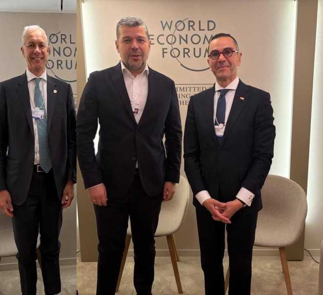 وزير الاستثمار والتجارة يبحث مع  رئيسا «أكوا باور» و «بابلك باور» مجالات الطاقة المتجددة وتحلية المياه والهيدروجين الأخضر