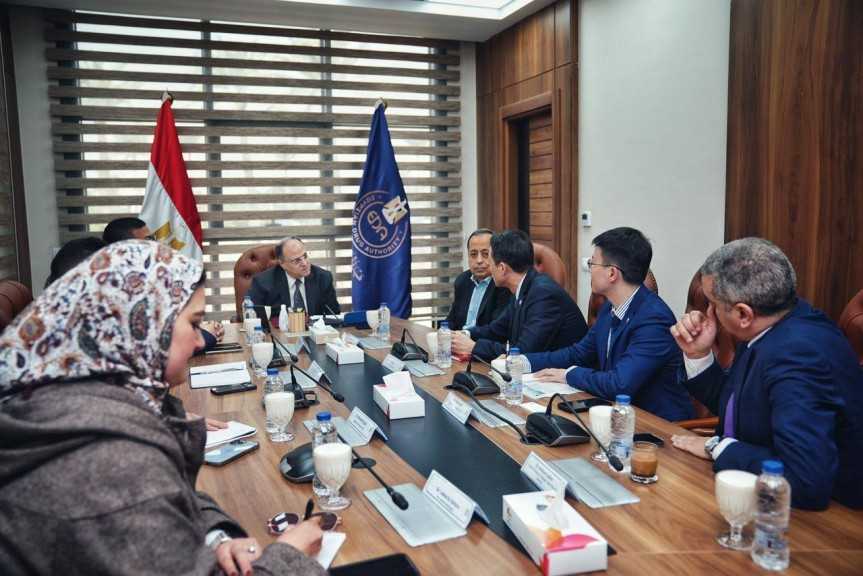 رئيس هيئة الدواء يبحث مع ممثلي شركة جيبتو فارما وغان أند لي الصينية سبل توطين الصناعة الدوائية