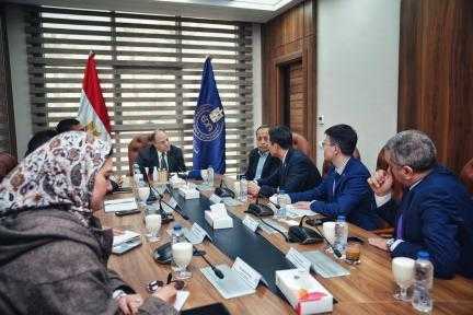 رئيس هيئة الدواء يبحث مع ممثلي شركة جيبتو فارما وغان أند لي الصينية سبل توطين الصناعة الدوائية