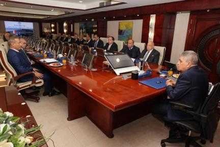 الفريق أسامة ربيع يلتقي ممثلي الخطوط والتوكيلات الملاحية