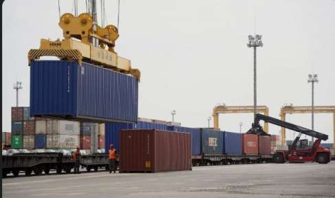 الوزراء تمنح شركة ”ميدلوج لميناء العاشر من رمضان الجاف” ”الرخصة الذهبية”