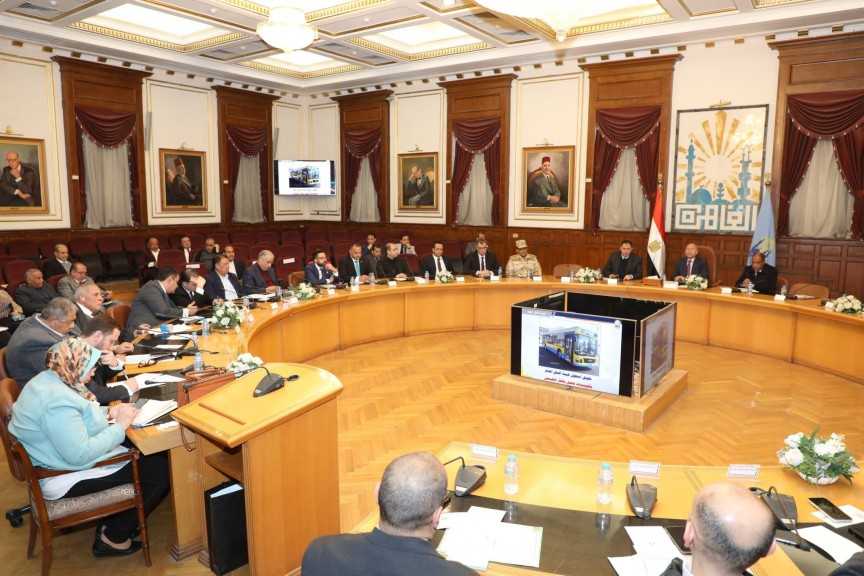 محافظ القاهرة يلتقي ملس نواب المنطقة الجنوبية والشمالية لبحث سبل تسهيل خدمات المواطنين