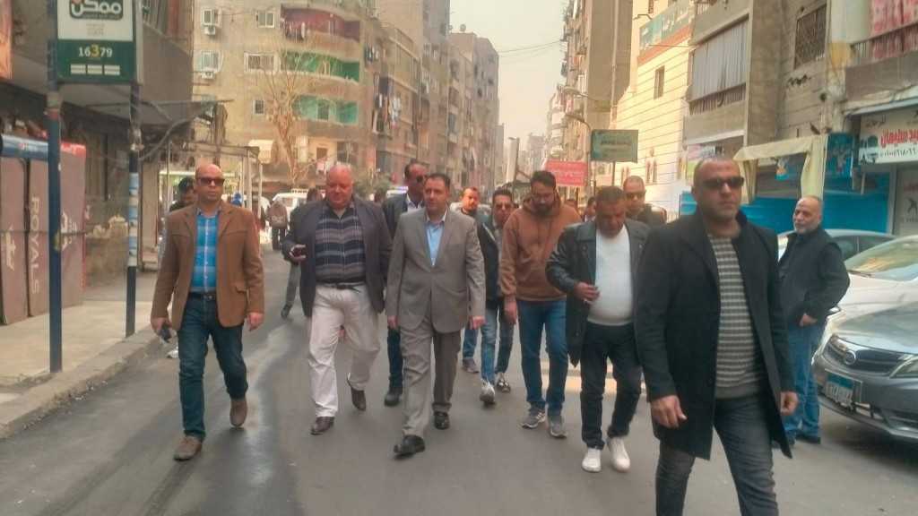 «نائب محافظ القاهرة» و«رئيس حي الساحل» يتفقدان أعمال الرصف بشارع مسجد الرحمة وجراج الحملة الميكانيكية