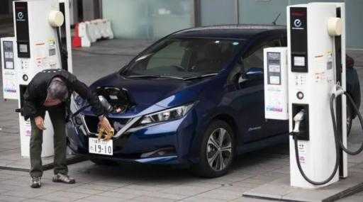 مبيعات السيارات الكهربائية تتجاوز سيارات البنزين في أوروبا 2025