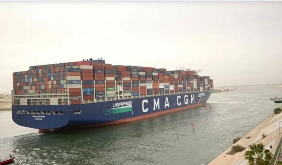 عبور إحدى أكبر سفن الحاويات في العالم CMA CGM SEINE عبر قناة السويس