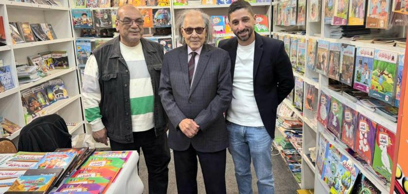 شاهد بالصور.. زيارة محمد إبراهيم رئيس مجموعة «نهضة مصر» لـ «دار اليوم الأول» بمعرض الكتاب