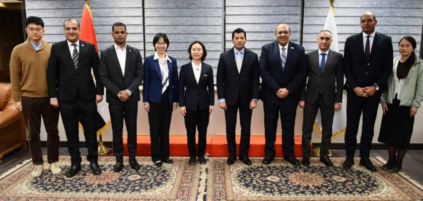 وزير الشباب والرياضة يستقبل سكرتير الاتحاد الدولي للوشو كونغ فو لبحث استضافة بطولات دولية