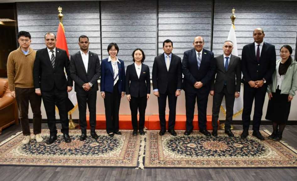وزير الشباب والرياضة يستقبل سكرتير الاتحاد الدولي للوشو كونغ فو لبحث استضافة بطولات دولية