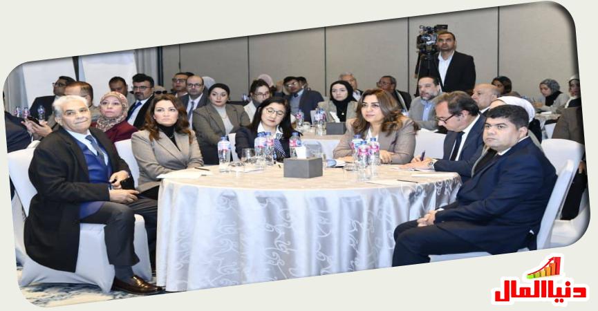 منال عوض وزيرة التنمية المحلية والبيئة 