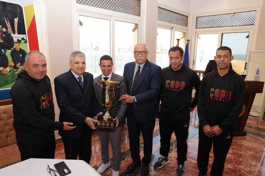 الفريق أسامة ربيع يكرم فريق الهوكي بنادي بورفؤاد الرياضي بعد تتويجه بطل إفريقيا للأندية