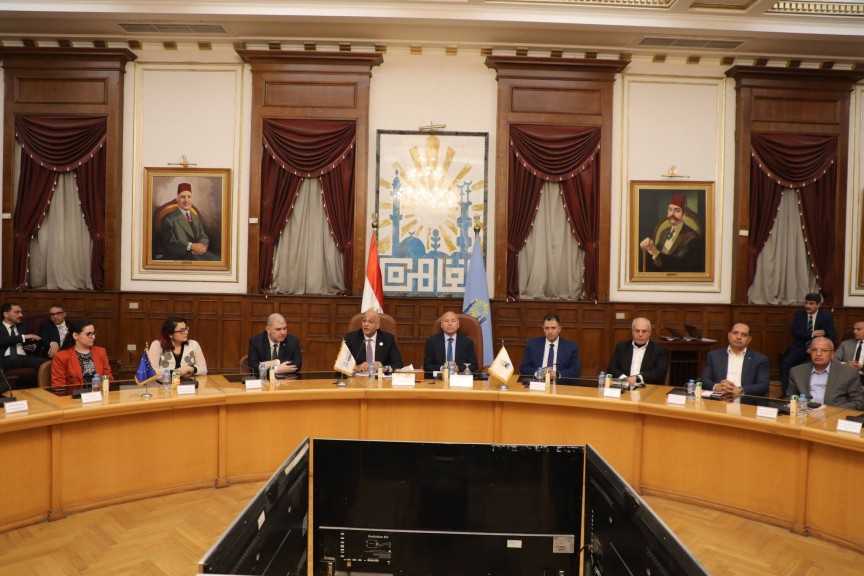 إبراهيم صابر وباسل حمي يوقعان اتفاق مشروع ”تطوير منطقة الزاوية الحمراء(5) بقيمة ١١.٥ مليون جنيه