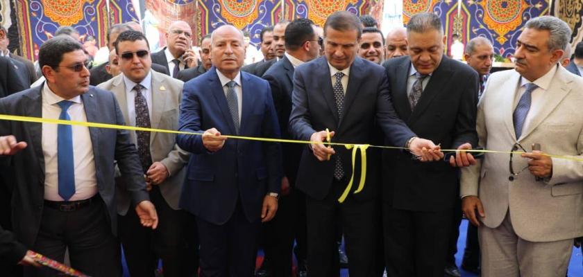 وزير الزراعة ومحافظ القاهرة يفتتحان معرض السلع والمنتجات الغذائية بميدان باب الشعرية بمناسبة شهر رمضان