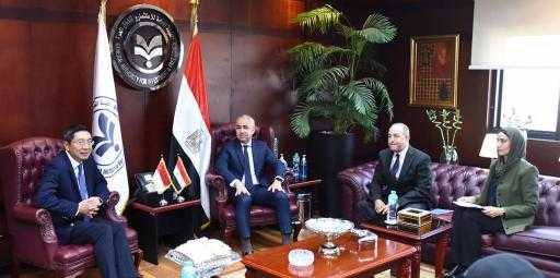 الهيئة العامة للاستثمار والمناطق الحرة تبحث مع سفير سنغافورة تعزيز التعاون الاستثماري المشترك