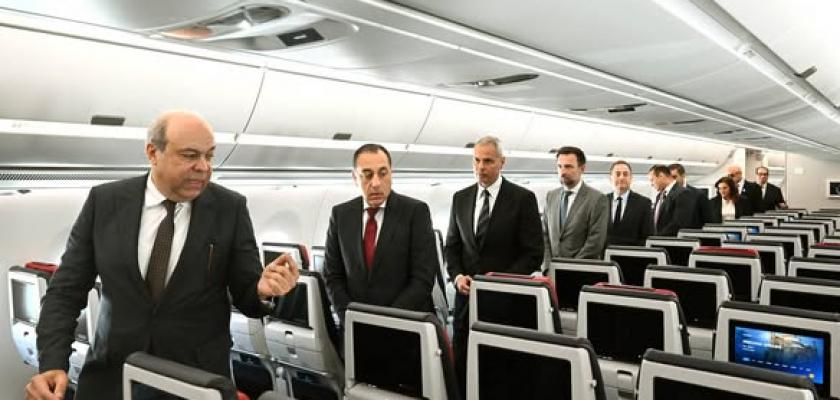 رئيس الوزراء يتفقد أول طائرة من طراز Airbus A350-900 بأسطول الناقل الوطني