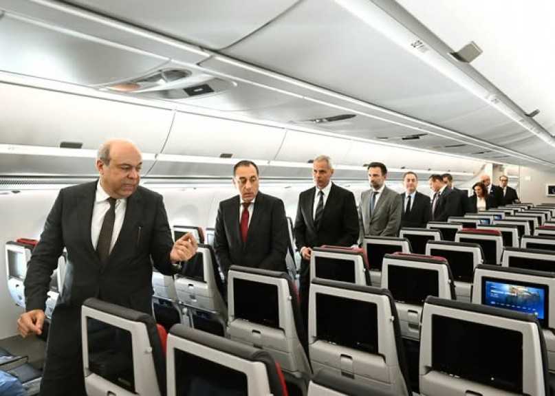 رئيس الوزراء يتفقد أول طائرة من طراز Airbus A350-900 بأسطول الناقل الوطني