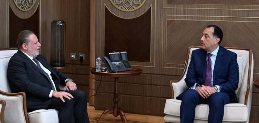 رئيس الوزراء يلتقي محافظ البنك المركزي لبحث عدد من الملفات المهمة