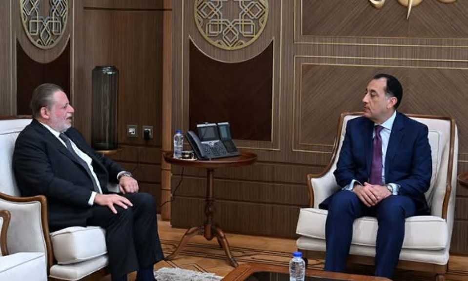 رئيس الوزراء يلتقي محافظ البنك المركزي لبحث عدد من الملفات المهمة