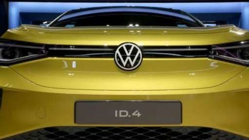 ”فولكس فاجن” تستدعي 94 ألف سيارة كهربائية بسبب... ”فولكس فاجن” تستدعي 94 ألف سيارة كهربائية بسبب خلل في البطاريات يصلل للحريق