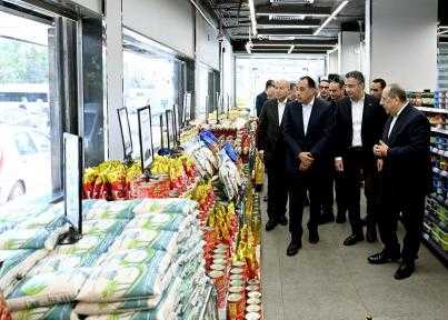 رئيس الوزراء يتفقد فرع منفذ ”كاري أون” بمصر الجديدة بعد تفقد سوق العبور