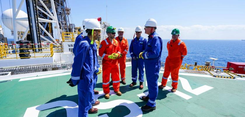 وزير البترول يتفقد سفينة حفر 5 آبار غاز جديدة لصالح “بي بي” و”أركيوس ”