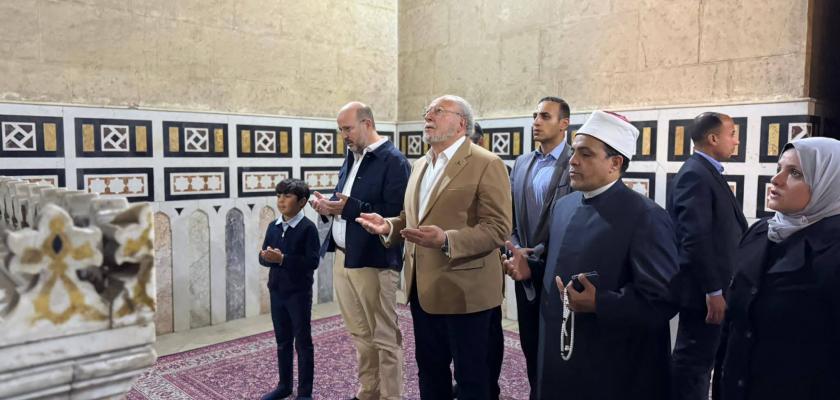 الملك أحمد فؤاد يؤدي صلاة الجمعة بمسجد الرفاعي ويزور ضريح والده