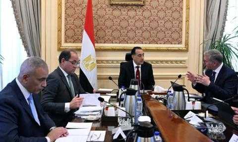 رئيس الوزراء يجتمع بوزيرى المالية والبترول لضمان انتظام... رئيس الوزراء يجتمع بوزيرى المالية والبترول لضمان انتظام الترويدات وزيادة الإنتاج