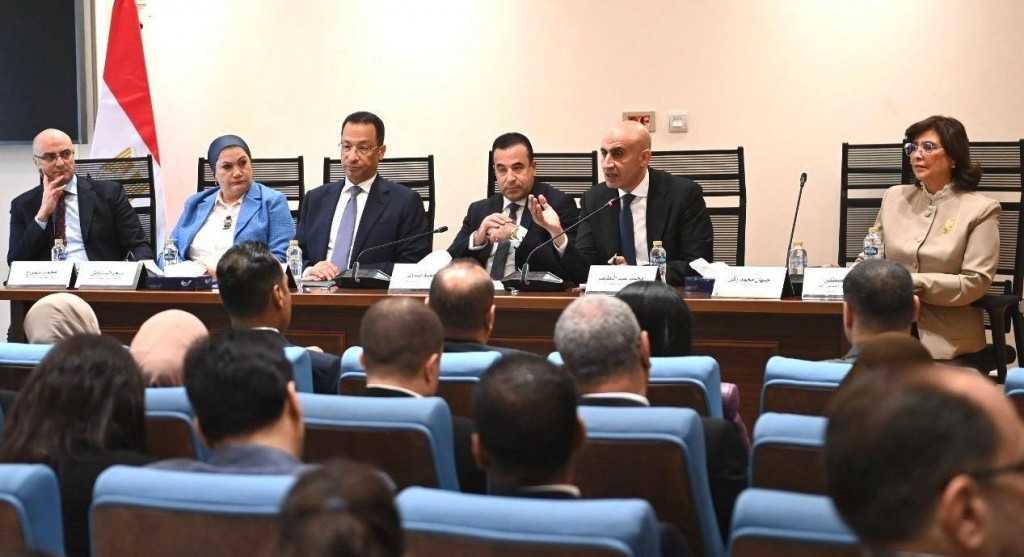 التربية والتعليم تدرس توفير باقات رقمية آمنة للطلاب دون سن 18 سنة وإصدار قانون لتنظيم استخدام وسائل التواصل الاجتماعي