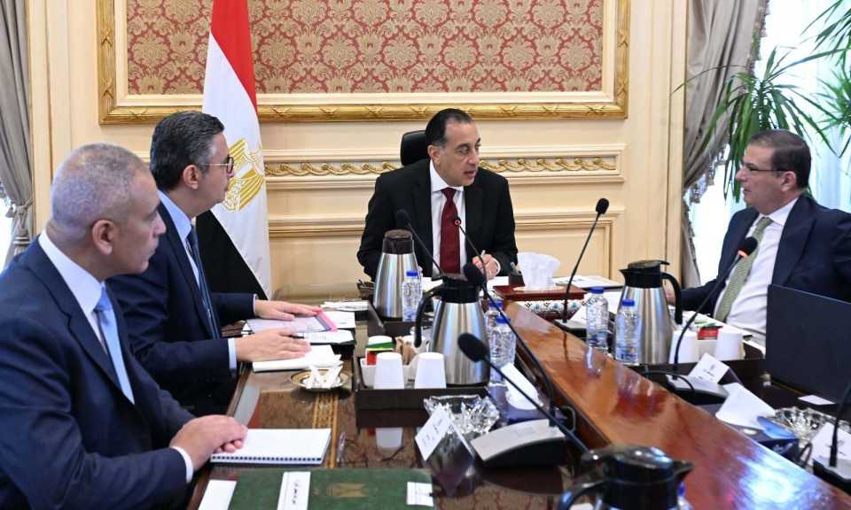 رئيس الوزراء يتابع موقف توافر السلع الاستراتيجية في الأسواق واستعدادات الموسم الحالي لتوريد القمح المحلي