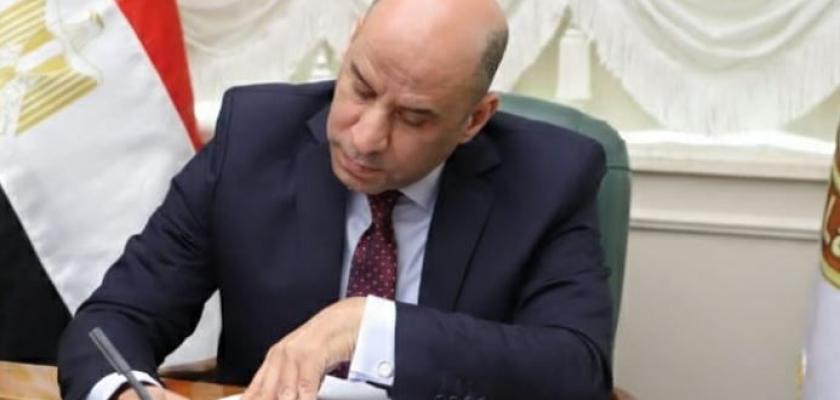 وزير العمل يعتمد صرف 1.77 مليون جنيه لـ366 عاملًا من العمالة غير المنتظمة في 26 محافظة