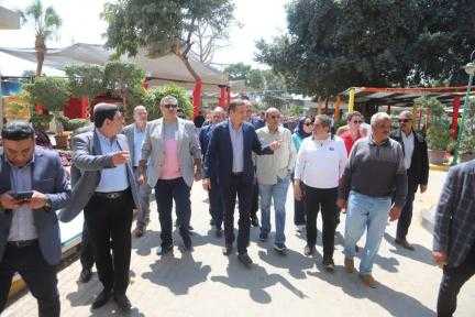 وزير الزراعة يتفقد معرض الزهور بالدقي.. ويقرر مده... وزير الزراعة يتفقد معرض الزهور بالدقي.. ويقرر مده لنهاية مايو مع إعفاء العارضين من الرسوم