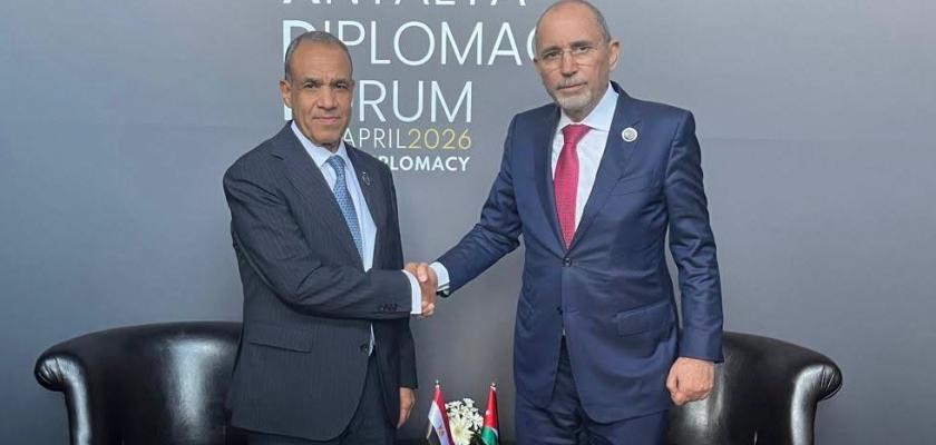 وزير الخارجية يلتقي بنظيره الأردني على هامش منتدى أنطاليا الدبلوماسي