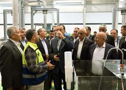 رئيس الوزراء يتفقد محطة تحلية مياه البحر بمدينة العريش