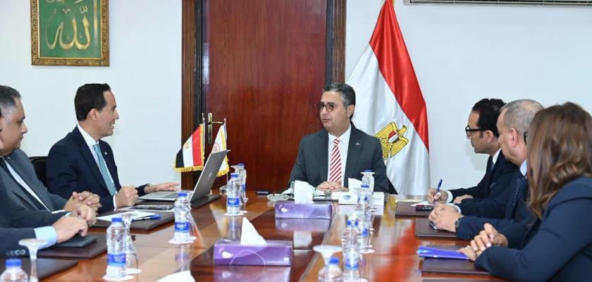 الدكتور شريف فاروق وزير التموين والتجارة الداخلية يتابع جهود جهاز تنمية التجارة الداخلية في التحول الرقمي.