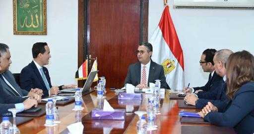 الدكتور شريف فاروق وزير التموين والتجارة الداخلية يتابع جهود جهاز تنمية التجارة الداخلية في التحول الرقمي.