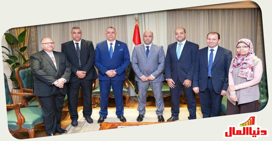 وزير العمل - نقيب المحامين 