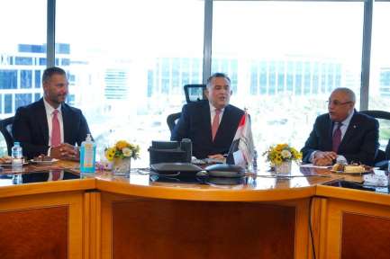 في أول اجتماعاته..رئيس البورصة المصرية يترأس لجنة قيد 6 شركات إضافية ضمن برنامج الطروحات الحكومية