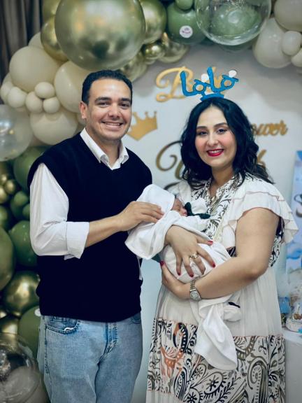 دنيا المال تهنئ الدكتور رامي وزوجته بالمولد الجديد