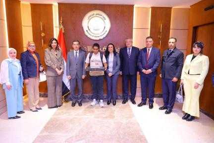 توزيع 50 جهاز «لاب توب ناطق» لطلاب جامعة عين شمس من ذوي الإعاقة البصرية بالتعاون مع وزارة التضامن الاجتماعي