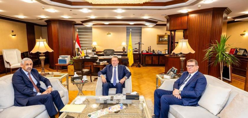 محافظ البنك المركزي يلتقي رئيس مجموعة بنك التنمية الإفريقي  لبحث أوجه بين الجانبين