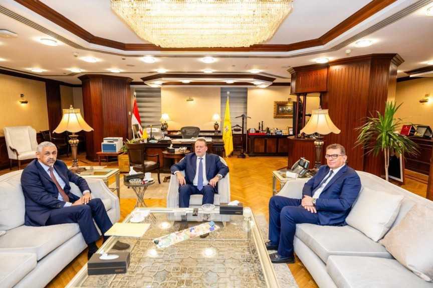 محافظ البنك المركزي يلتقي رئيس مجموعة بنك التنمية الإفريقي  لبحث أوجه بين الجانبين