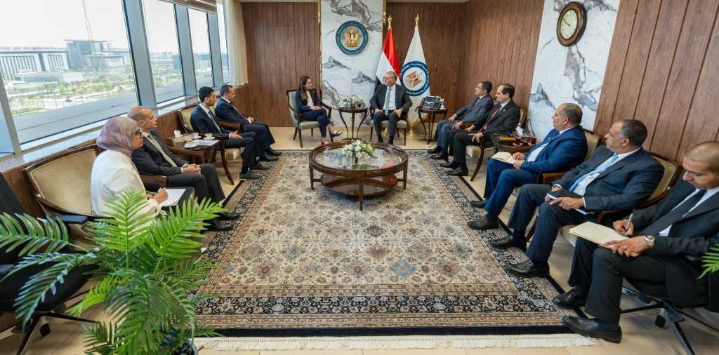 وزير البترول والثروة المعدنية يبحث مع بي بي البريطانية التقدم في حفر آبار جديدة للغاز الطبيعي