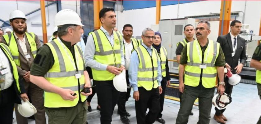 وزير الصناعة يتفقد مصانع الأسمنت والملابس والسكر في بني سويف والمنيا